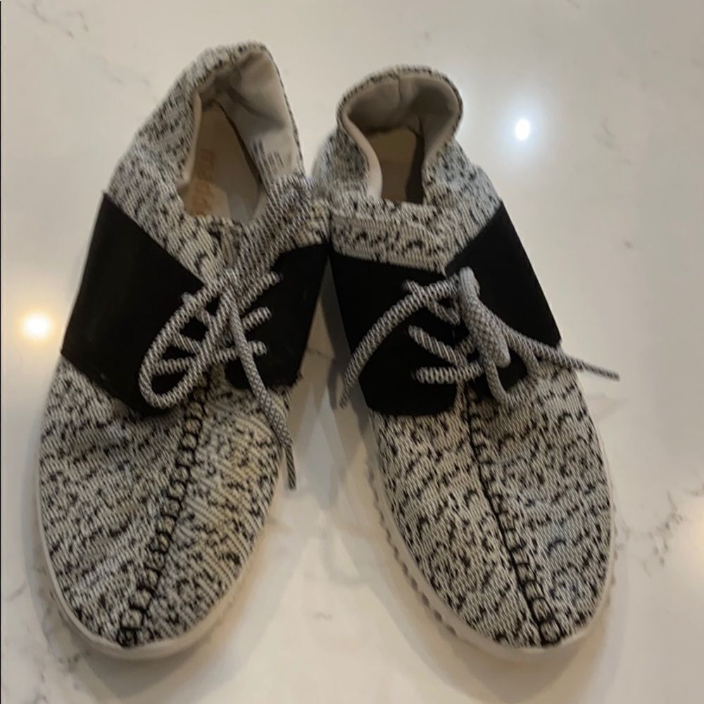 Madden Black‎ and White Lace Up Shoe